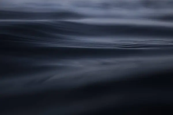 Dark Ocean Waves Close Seup View — стоковое фото