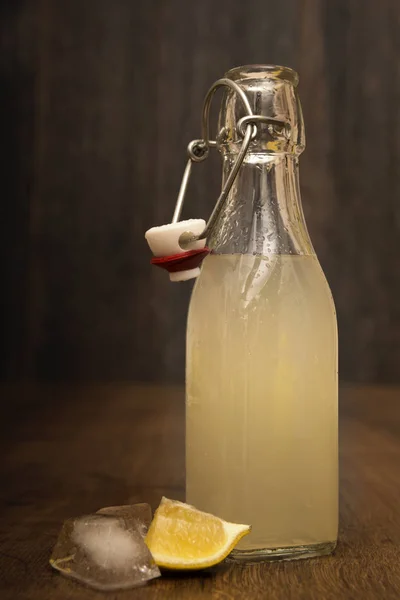 Homemade Lemonade Clip Top Bottle Dark Wood Ingredients — Stock Photo, Image