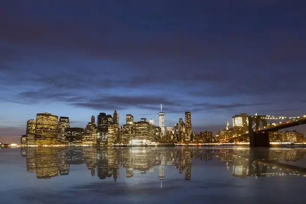 Сша Нью Йорк Вид Бруклина Манхэттена Манхэттенский Мост Подсвечивается Синий — стоковое фото