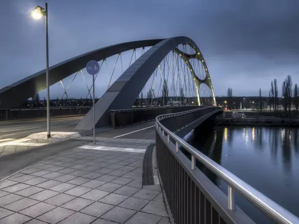 Duitsland Hessen Frankfurt Osthafenbruecke Avond — Stockfoto