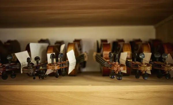 Скрипки Будут Отремонтированы Мастерской Скрипачей — стоковое фото