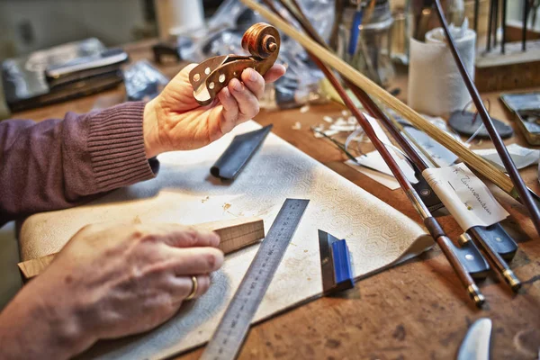 Close Violin Maker Holding Scroll Workshop — Stock Photo, Image