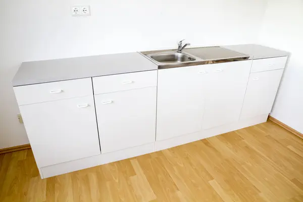新的白色未使用的厨房单位 — 图库照片