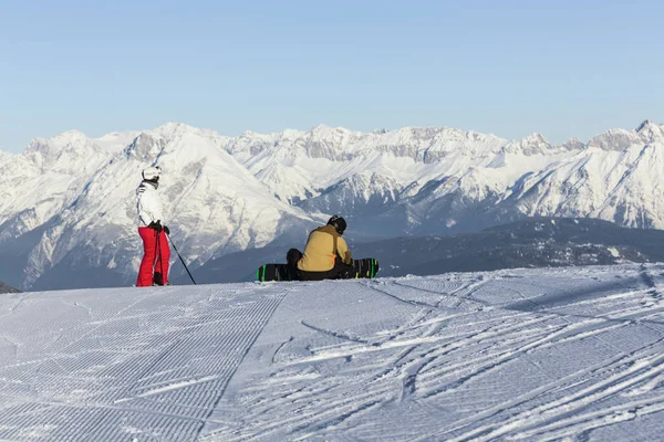 Αυστρία Τυρόλο Ίνσμπρουκ Άλπεις Stubai Axamer Lizum Και Δύο Σκιέρ — Φωτογραφία Αρχείου