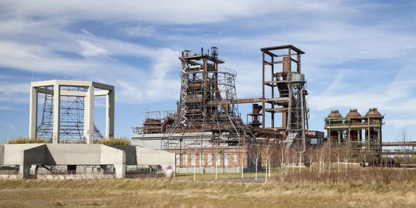 ドイツ ノルトライン ヴェストファーレン州 ドルトムント Hoerde フェニックス ウエストで放棄された高炉石油化学工業 — ストック写真