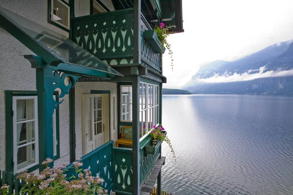 Hallstatt Gölü yakınındaki güzel evi — Stok fotoğraf