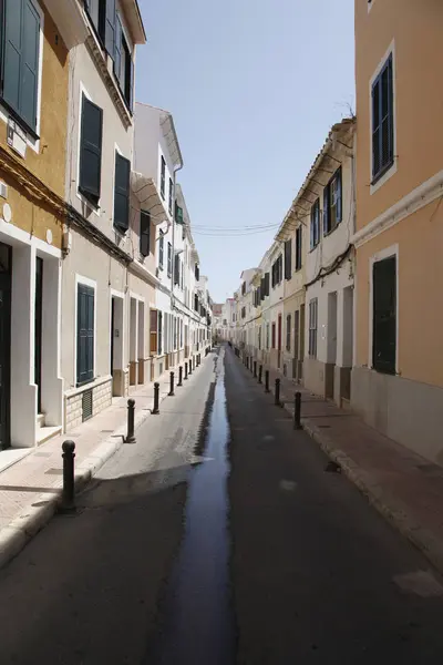 España Menorca Calle Estrecha Con Edificios Tradicionales — Foto de Stock