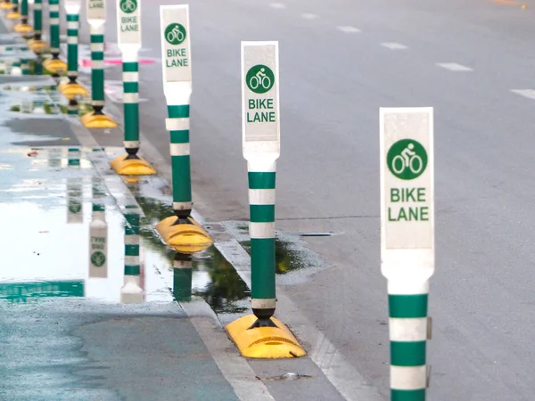 Segnaletica bicicletta su pista ciclabile — Foto Stock