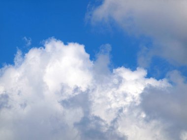 Mavi gökyüzü ve güzel bulutlar