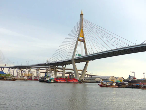 Le pont anneau industriel en Thaïlande . — Photo