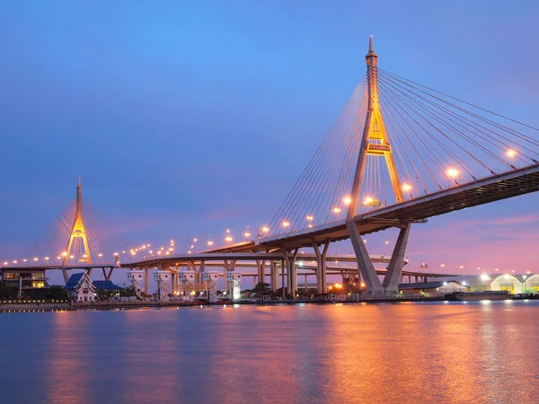 Industriella Ring Bridge eller Mega Bridge, på natten i Bangkok, Thailand — Stockfoto