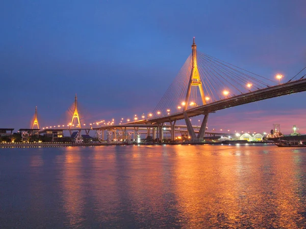 Industriella Ring Bridge eller Mega Bridge, på natten i Bangkok, Thailand — Stockfoto