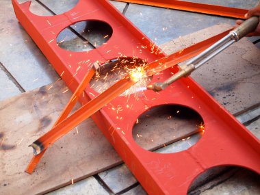 İle kaynak yakın kadar kıvılcım