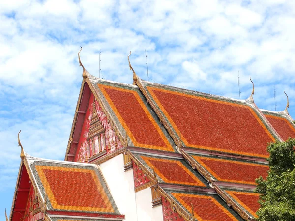 Sedlovou střechou v thajském stylu — Stock fotografie