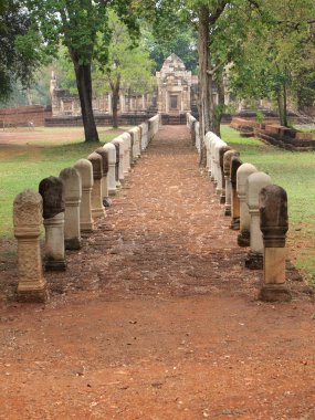 Tarihsel parkta taş yolu