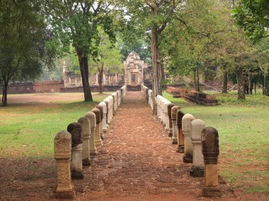 Tarihsel parkta taş yolu