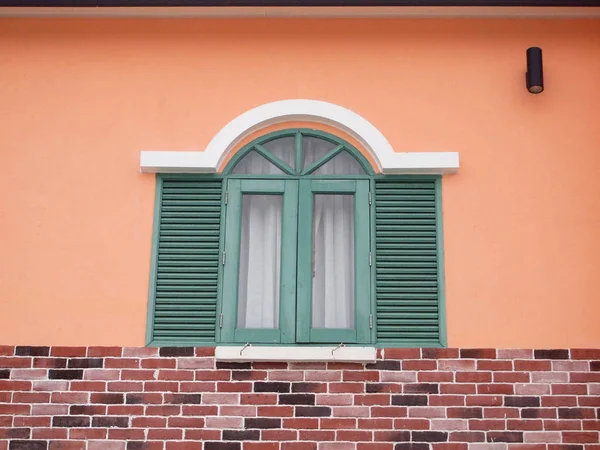 Okna Drewniane Bliska — Zdjęcie stockowe