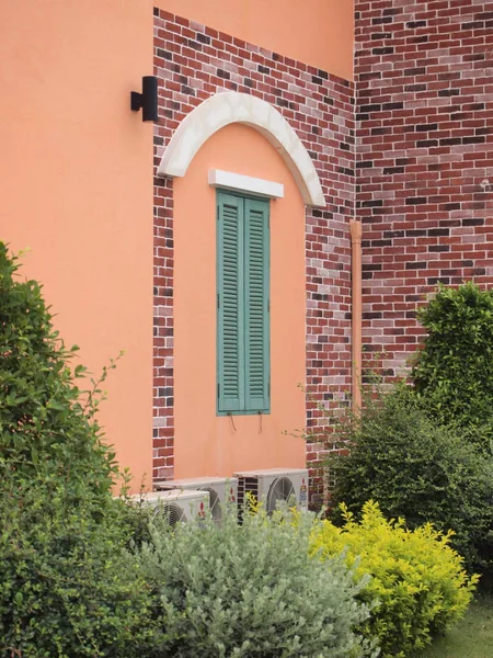 Holzfenster schließen — Stockfoto