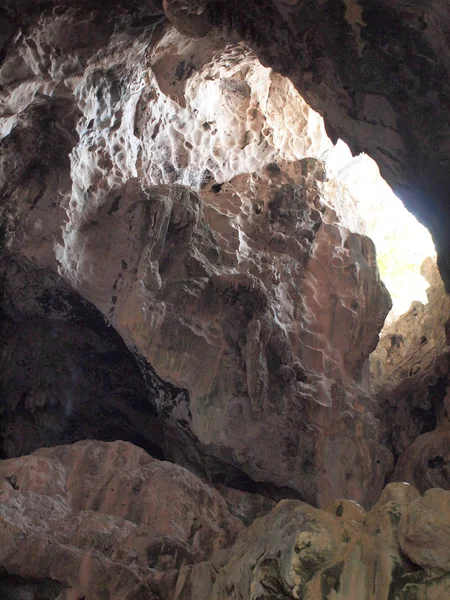 Feixe solar na caverna — Fotografia de Stock