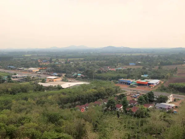 Paisagem montanhosa no campo — Fotografia de Stock