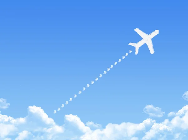 Flugzeug auf wolkenförmiger Flugbahn — Stockfoto