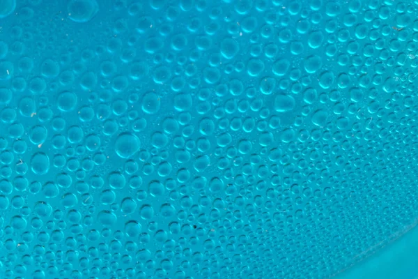Blått vatten droppar bakgrund på nära håll — Stockfoto