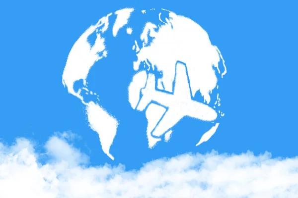 Weltkarte und ebene Wolken am blauen Himmel — Stockfoto