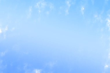 Beyaz arkaplanda soyut mavi suluboya