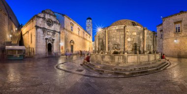 Ulu Onofrio çeşme ve kutsal kurtarıcı Kilisesi akşam, Dubrovnik, Dalmaçya, Hırvatistan
