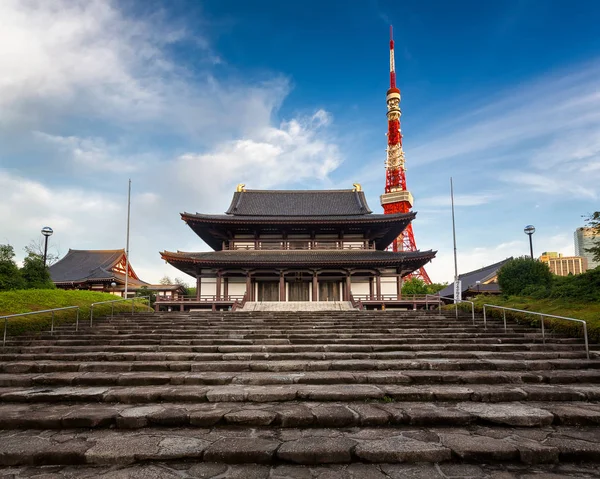 Zojo-ji-tempelet og Tokyo-tårnet om morgenen, Tokyo, Japan – stockfoto