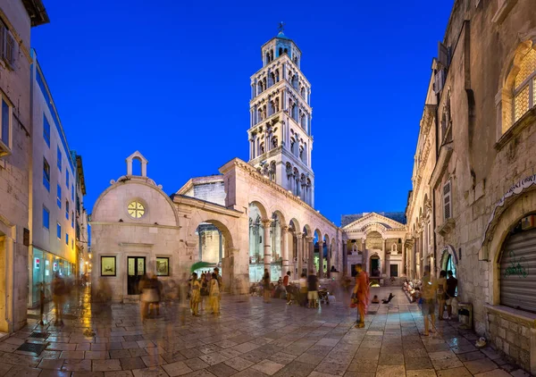The Peristyle of Diocletian's Palace in the Evening, Split, Dalmatia, Croatia — Stock Photo, Image