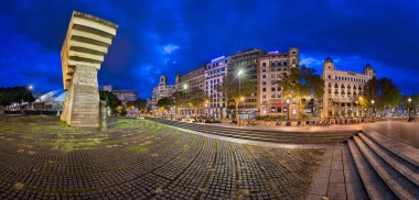 Francesc Macia ve Placa de Catalunya sabah anıt