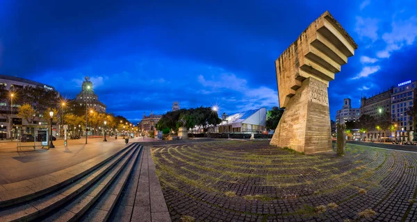 Monumento a Francesc Macia y Placa de Catalunya por la mañana — Foto de Stock