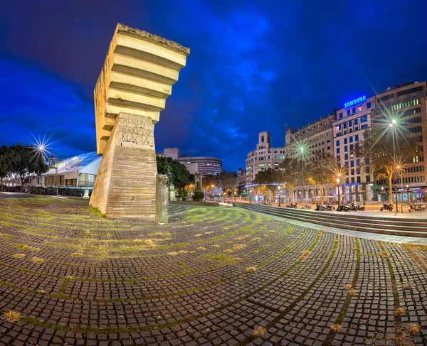 Památník Francesc Macia a Placa de Catalunya v noci — Stock fotografie