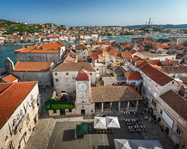 Vista aérea de Trogir y su Plaza Principal desde la Catedral de Sai —  Fotos de Stock