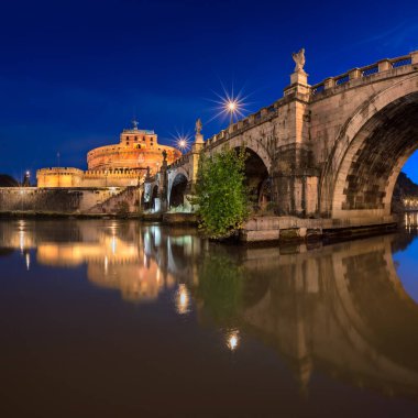 Ponte Sant'Angelo ve Castel Sant'Angelo'ya sabah, Roma, ben