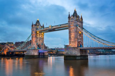 Tower Bridge ve sabah, Londra, Thames Nehri Kin Birleşik