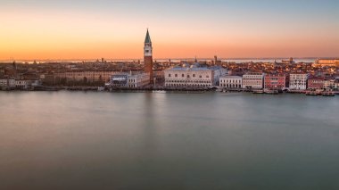 Campanile, Doges Sarayı ve Venedik manzarası akşamları, Vic
