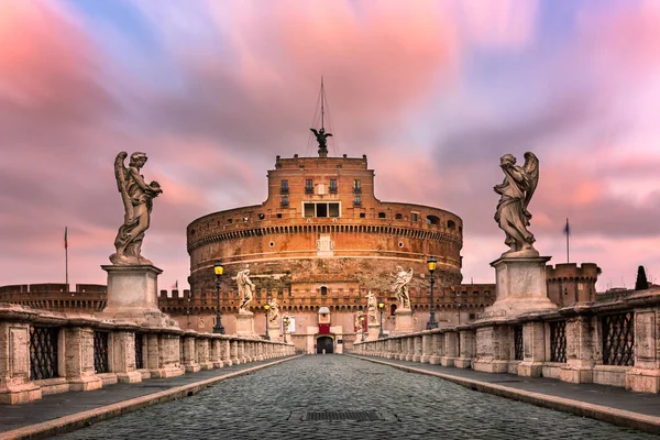 Понте Сант-Анджело та замку Сант-Анджело вранці, Рим, я — стокове фото
