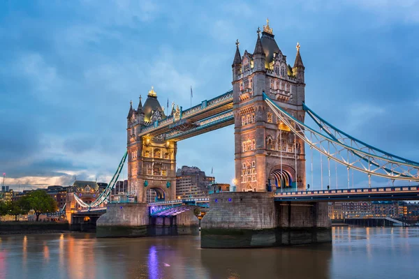 Tower Bridge rano, Londyn, Wielka Brytania — Zdjęcie stockowe