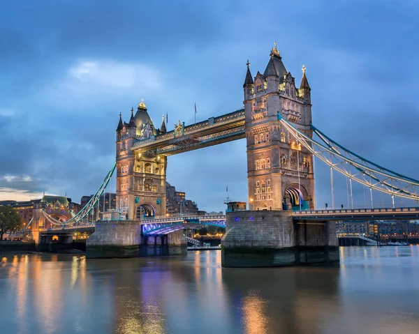 Tower Bridge am Morgen, London, vereinigtes Königreich — Stockfoto