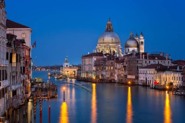 Santa Maria della Salute Kilisesi akşamları, Venedik, İtalya