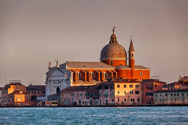 Igreja Redentore Sestiere Guidecca em frente ao Grande Canal em Veneza, Itália — Fotografia de Stock