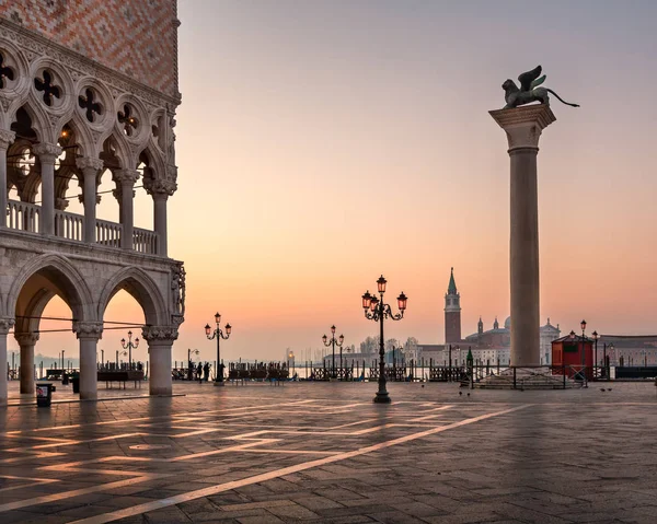 Igreja de Santa Maria della Sauute e Campanile de São Marcos, Veneza — Fotografia de Stock