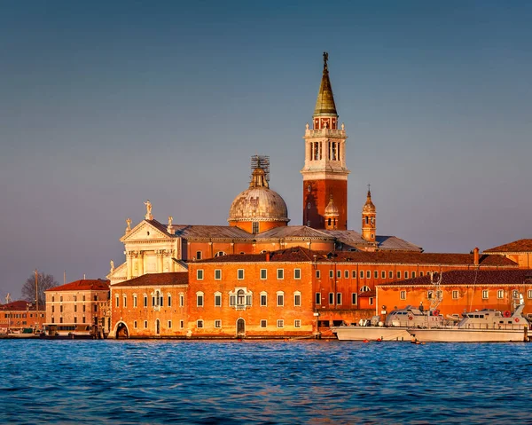 Grand Canal und Santa Maria della Salute Kirche, Venedig — Stockfoto