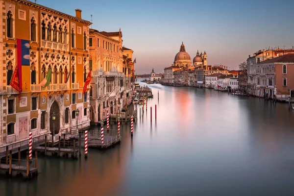 Gran Canal e Iglesia de Santa Maria della Salute, Venecia — Foto de Stock