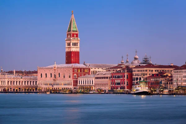 Campanile, Doges Palace and Venice Skyline in the Morning, Venic — Stock Photo, Image