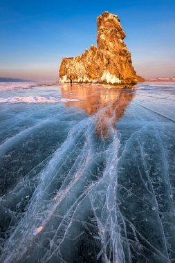 Ünlü Baykal Gölü buz ve günbatımı, Baykal Gölü, R, ada Ogoy