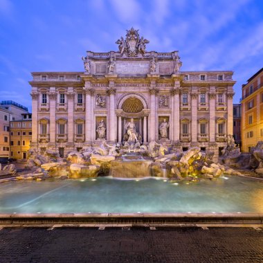 Trevi Çeşmesi ve Piazza di Trevi sabah, Roma, İtalya