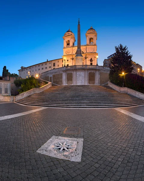 İspanyol Merdivenleri ve Trinita del Monti Kilisesi sabah, Roma, — Stok fotoğraf